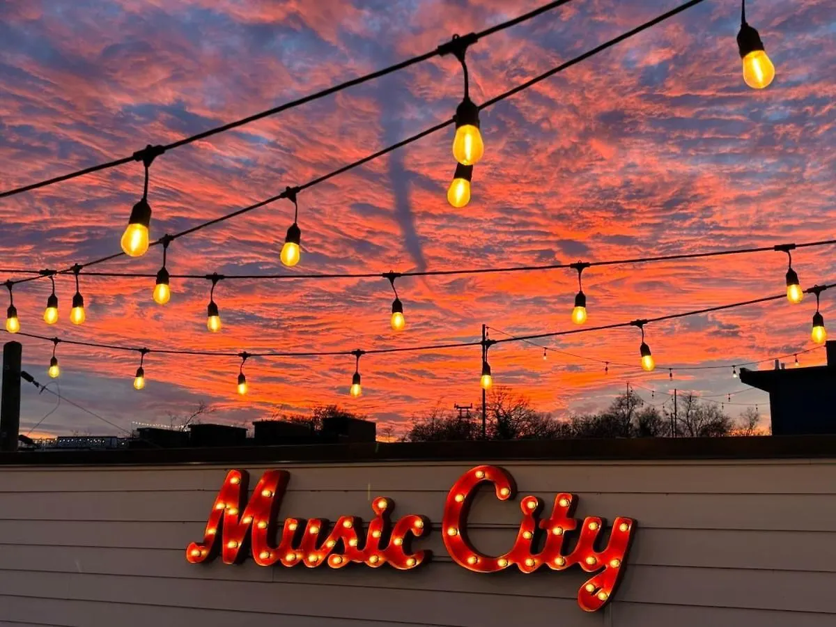 New Nashvegas Downtown Rooftop City Views 13Beds Нэшвилл Дом отдыха