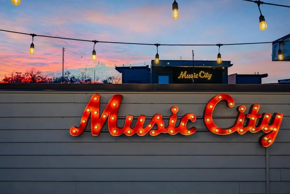 New Nashvegas Downtown Rooftop City Views 13Beds Нэшвилл Дом отдыха