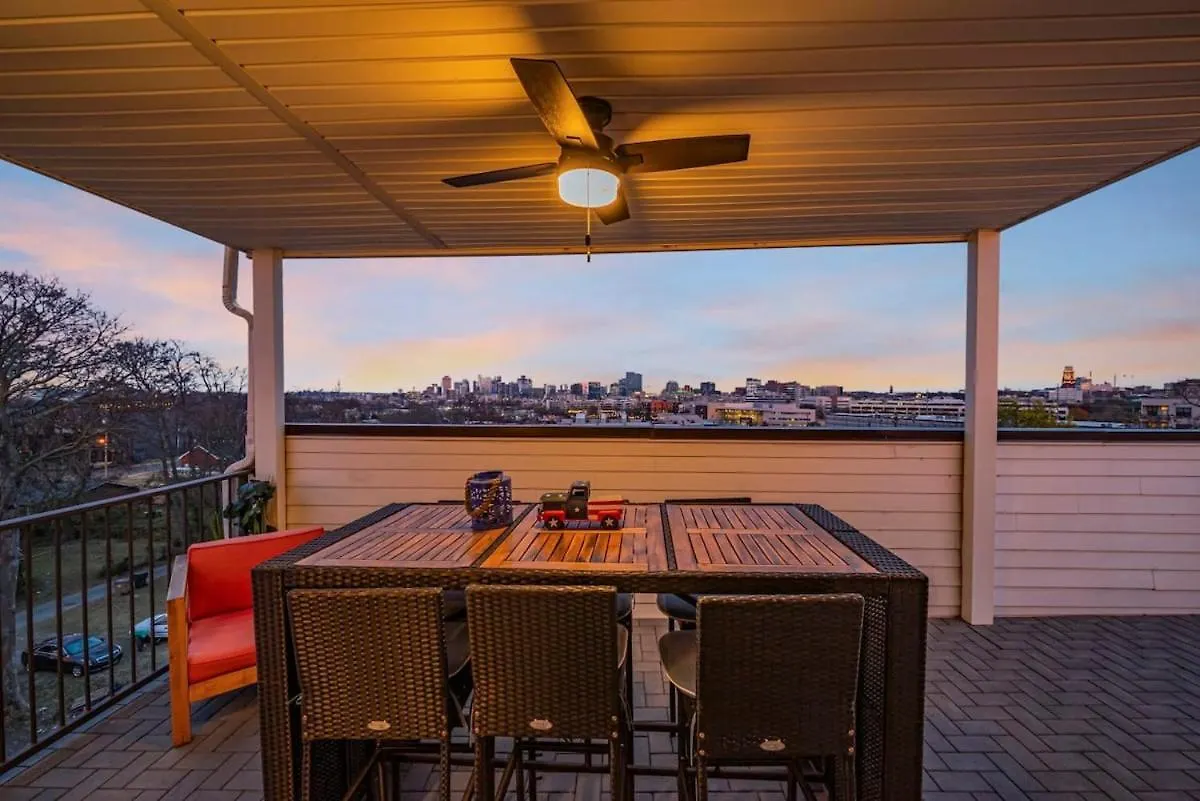 Дом отдыха New Nashvegas Downtown Rooftop City Views 13Beds Нэшвилл